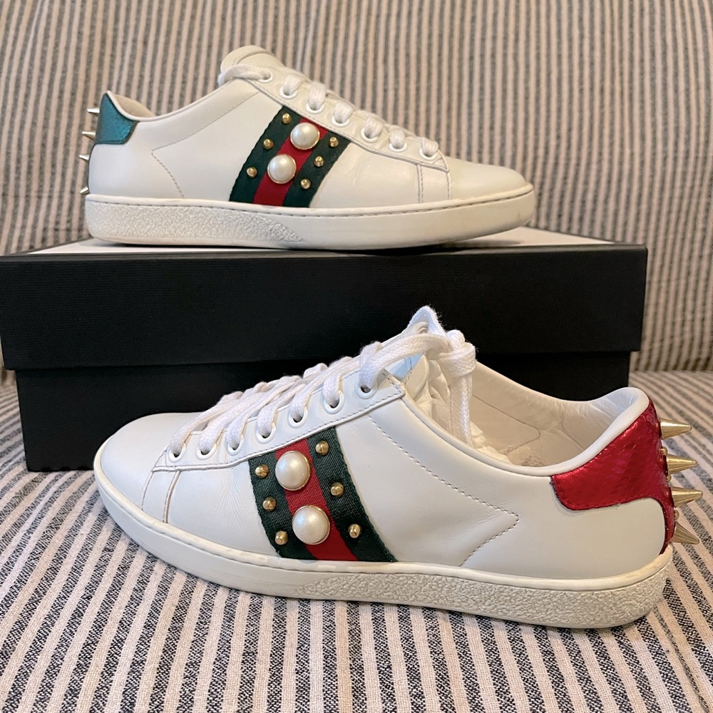 Gucci Ace with pearls and studs sneakers. Size 35, white.